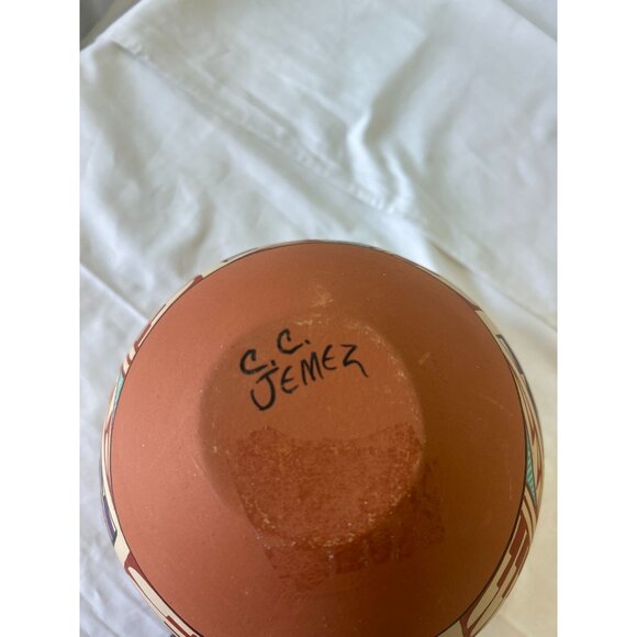 Handcrafted Native American Pottery Vase By G.C. Jemez With Geometric Pattern De - Picture 2 of 3